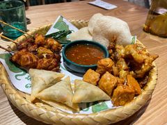市场招手停炸食拼盘-迷你椰·泰式大排档(观前街店)
