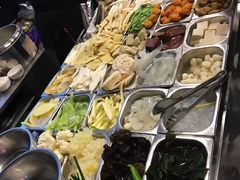 -愉肴麻辣香锅(中山路店)