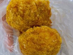 蟹黄肉松小贝-鲍师傅糕点(江苏路店)