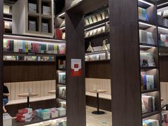 -钟书阁(群光广场店)