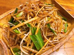 炝拌竹虫-老滇山寨•云南特色菜•地方菜•民族风情歌舞表演(金碧店)