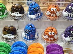 -m豆巧克力世界(上海世茂广场店)