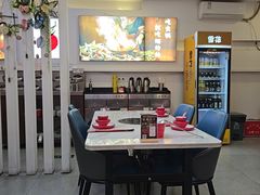 -毛辣果·贵州红酸汤牛肉火锅(西单店)