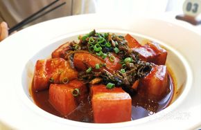 Yueji Plum Dried Vegetable Braised Pork