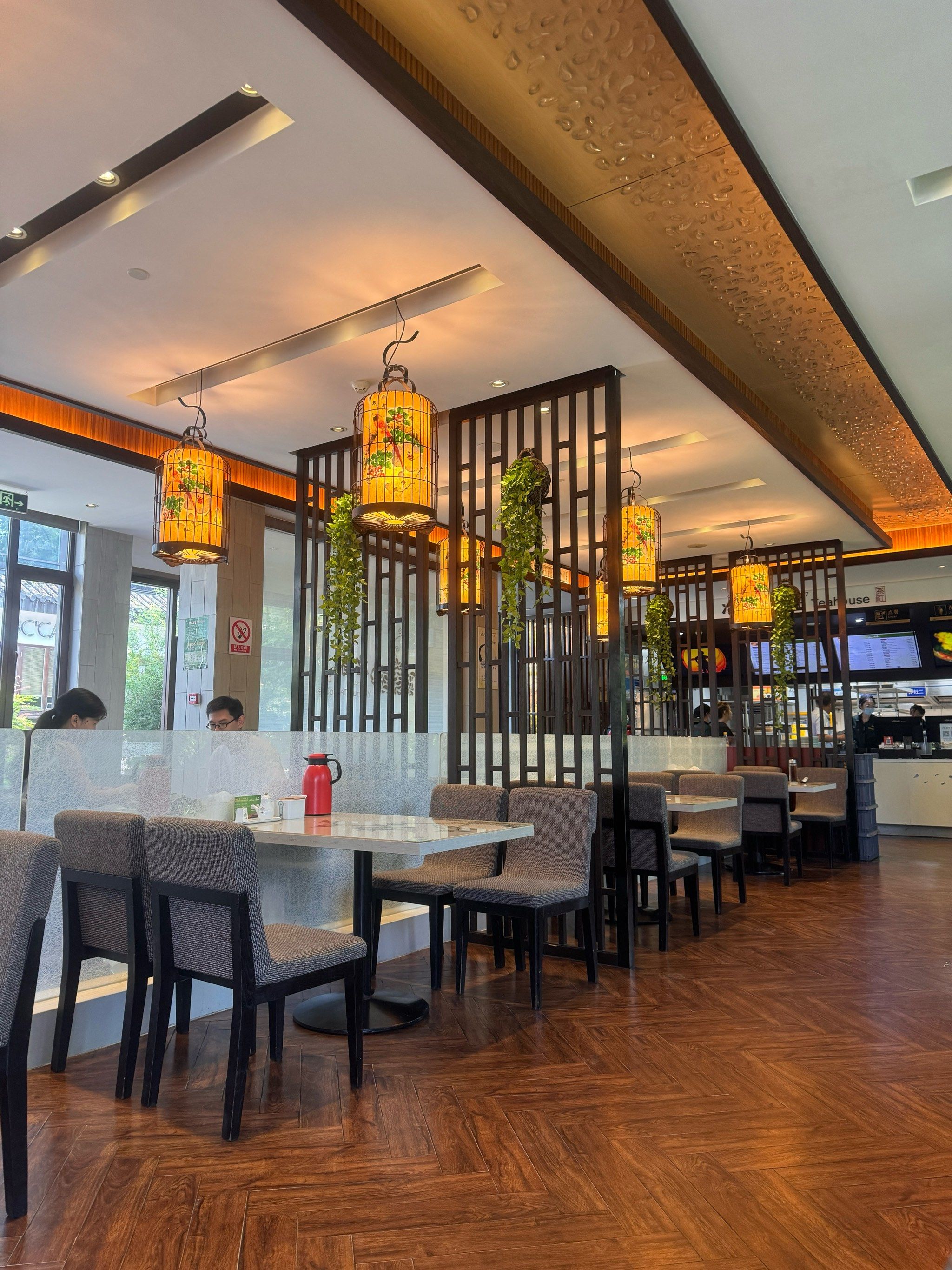 店里环境非常好,干净整洁,服务也非常细心
