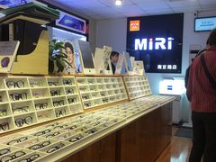 -MiRi眼镜·蔡司·星趣控·尼康控优点视觉合作店(南京东路店)