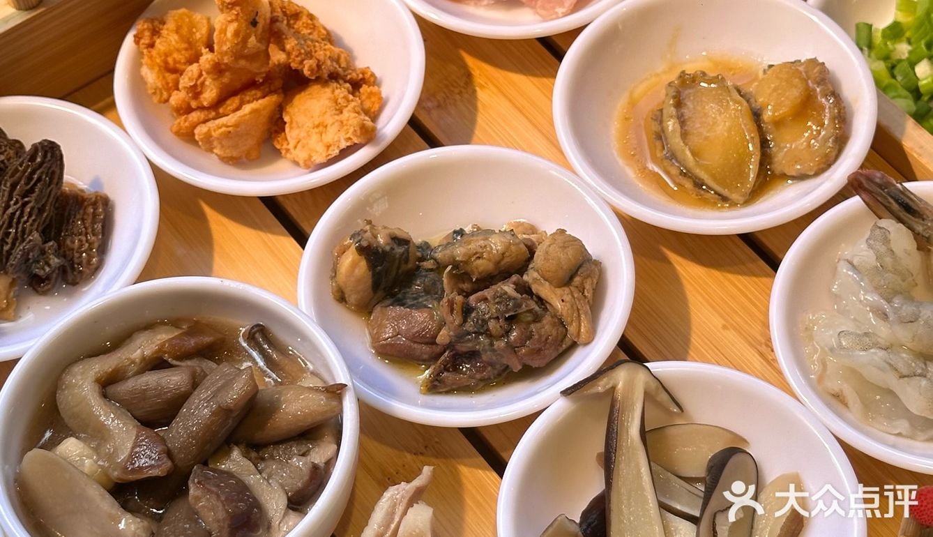 丽江！俯瞰丽江古城的过桥米线！慕名而来！！
