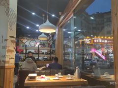 大堂-阿里巴巴海鲜烧烤家常菜(黄岛店)