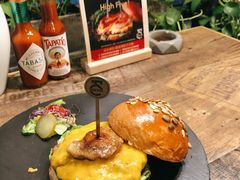 双片鹅肝汉堡-HIGH FIVE哈福手工汉堡(桂林路店)