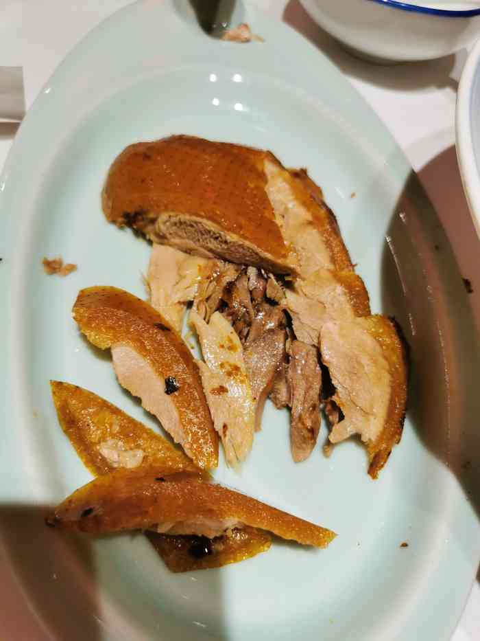锦色烤鸭(大里路店)-"[薄荷]环境:环境一般,1楼是大堂人比.