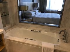 -上海漕河泾万丽酒店