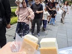 -詹爷爷乌节路街头冰淇淋