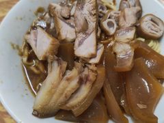 -松树干拌面店