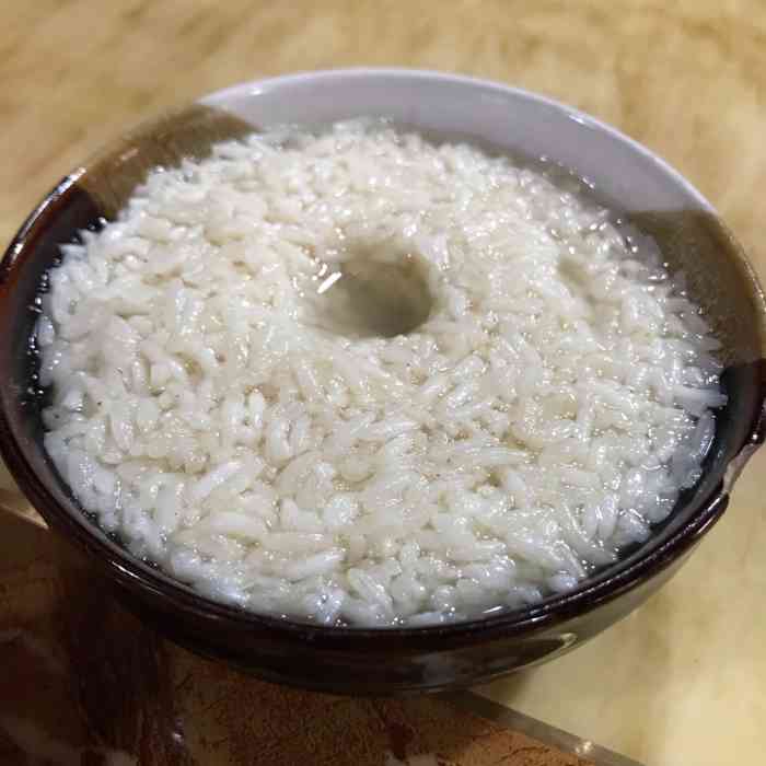 味道比较正的小钵子甜酒酒米甜糯酒味不苦甜味不腻来古镇玩可以顺便