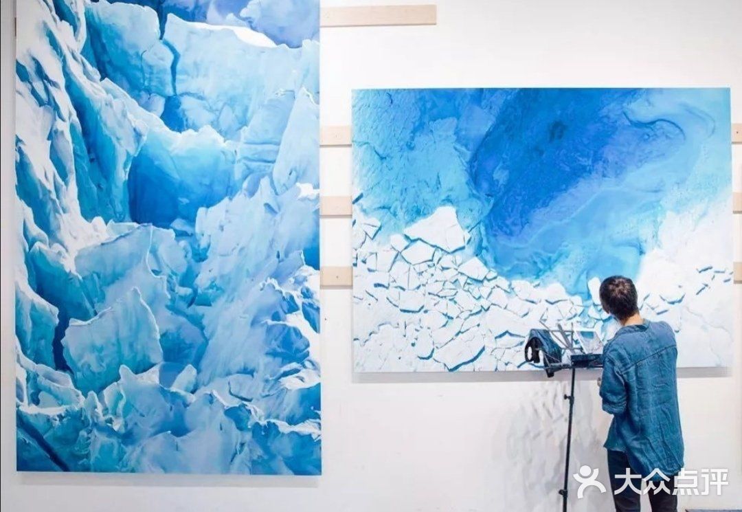 可曾听闻一笑百花开，喜欢画冰山的美女画家😙