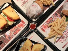 -The Habit Burger Grill 哈比特汉堡(复兴soho店)