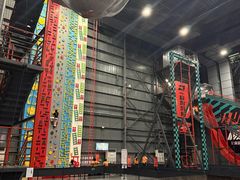 -极限PLAY运动娱乐新世界·团建派对表演休闲馆·室内高空游乐园
