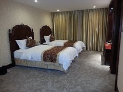 大空间，舒适的床，电视-大连亿锋豪景酒店