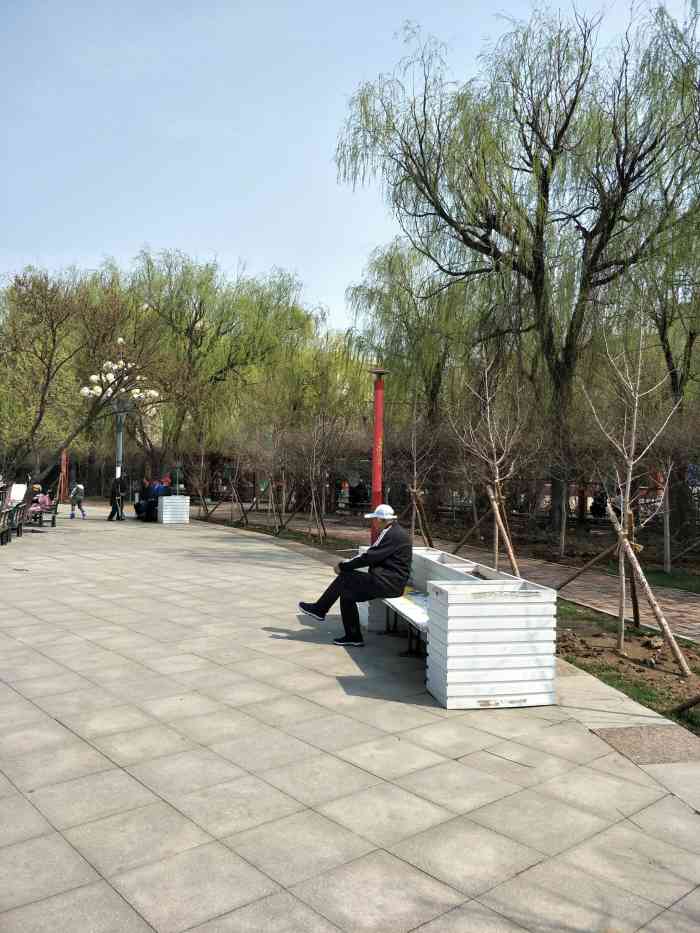 萧军公园-"带着孩子回老公的老家休假.在家实在呆不住.