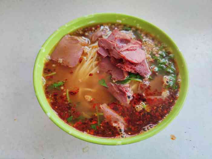 建国刘记米线-"看网评专门过来品尝的,第一感觉环境差了一.