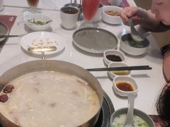 -洪氏嗨捞·广东猪肚鸡·椰子鸡火锅(西咸万象城店)