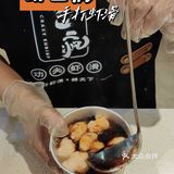 谁说火锅店才能吃到虾滑，来虾三疯就能走着吃