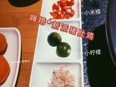 -洪氏嗨捞·广东猪肚鸡·椰子鸡火锅(西咸万象城店)