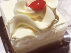 -红宝石·鲜奶小方·海派西点房(金杨店)