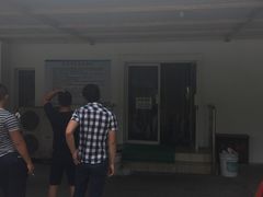 -小海豚国际游泳培训(长宁龙之梦酒店)