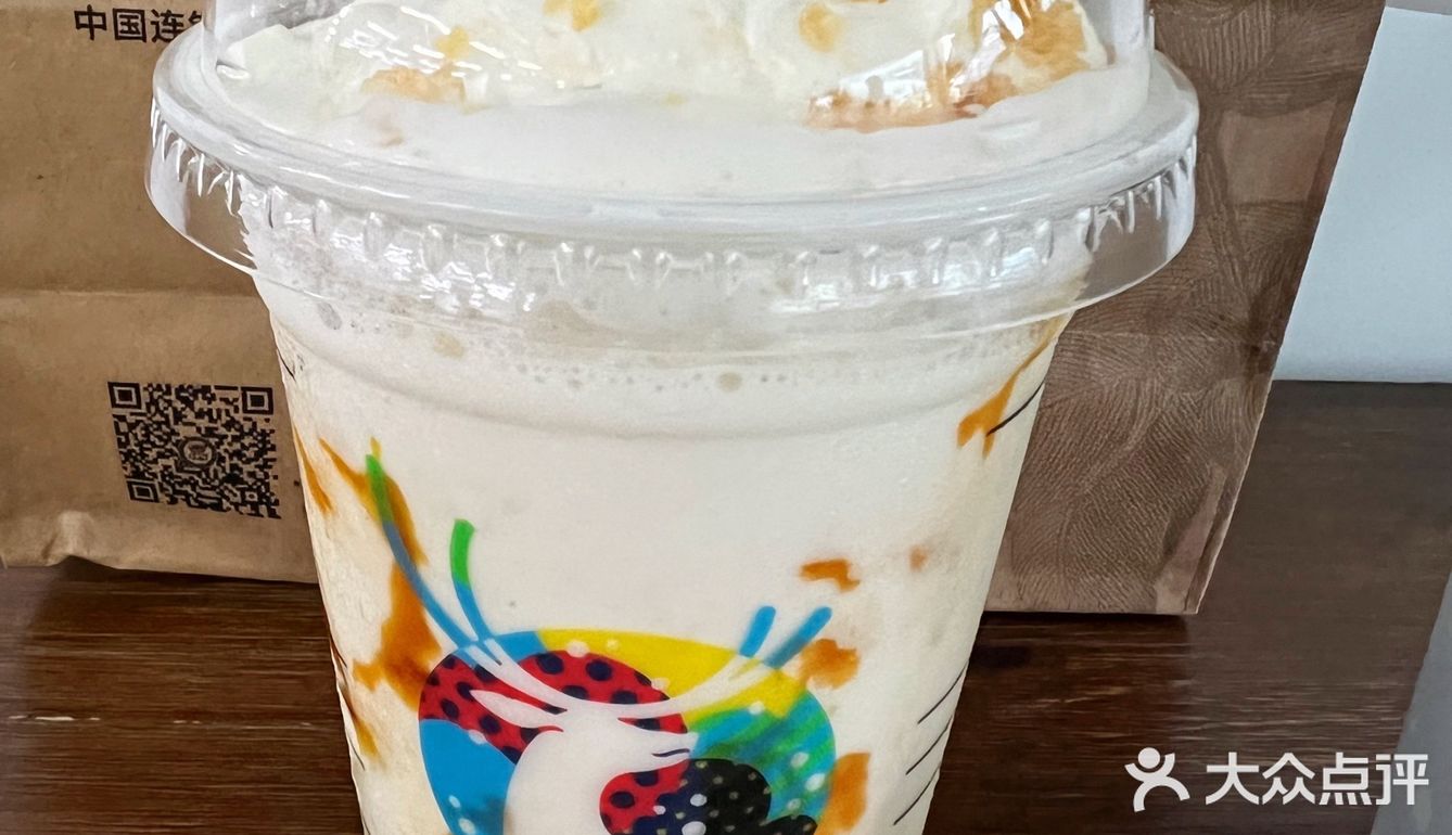 蓝天白云椰子千层鹿卡龙