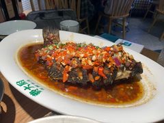 香酥大鲫鱼-费大厨辣椒炒肉(万家丽一店)