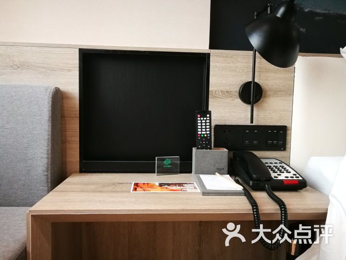 亚朵酒店床头柜图片 第9张