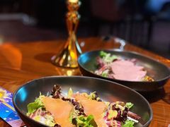 烟熏三文鱼色拉-YUE·6·西式融合餐厅(外滩六号店)