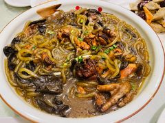 小鸡炖蘑菇-黄家饺子东北特色菜馆(湖滨商业街店)