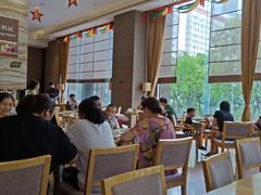 大堂-威珀斯酒店·珀萃美食餐厅 | 海鲜刺身·现烤生蚝·特色烤肉