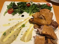 法式脆皮乳豬仔配青蘋果蓉醬-地中海休闲餐厅