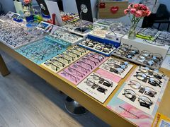 -天空之镜眼镜店蔡司依视路配镜授权零售店(望京颐堤港店)
