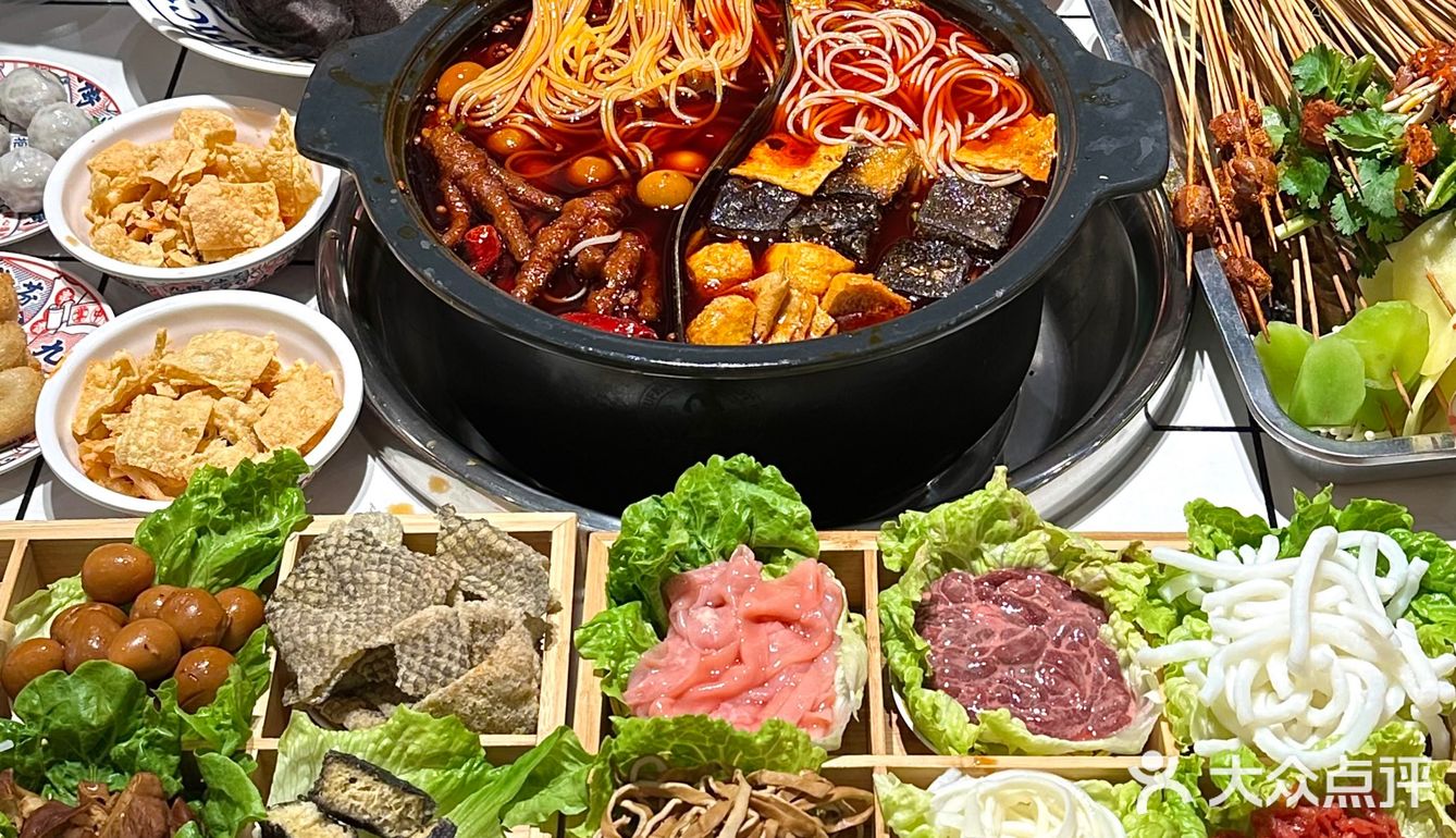 去解放碑一定要吃的螺蛳粉火锅！好吃死了！！！