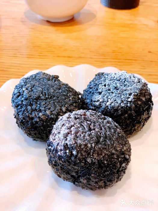 楼外楼农庄乌米团图片