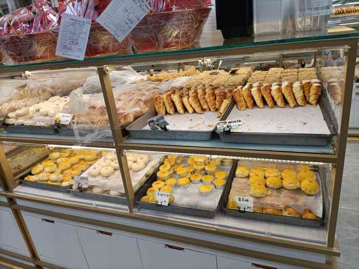 爱德顺糕点食屋(利民道店)-"先说一下糕点之外的话,店铺在利民道跟