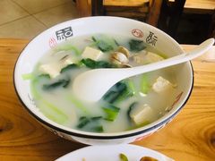 纹蛤豆腐汤-地方名吃海鲜大馅蒸饺(北戴河店)