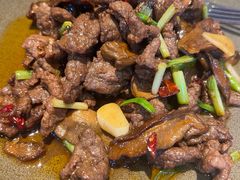 牛肝菌炒牛肉-松赞拉萨林卡酒店