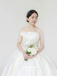 -纪梵希旅拍婚纱摄影(大连总店)