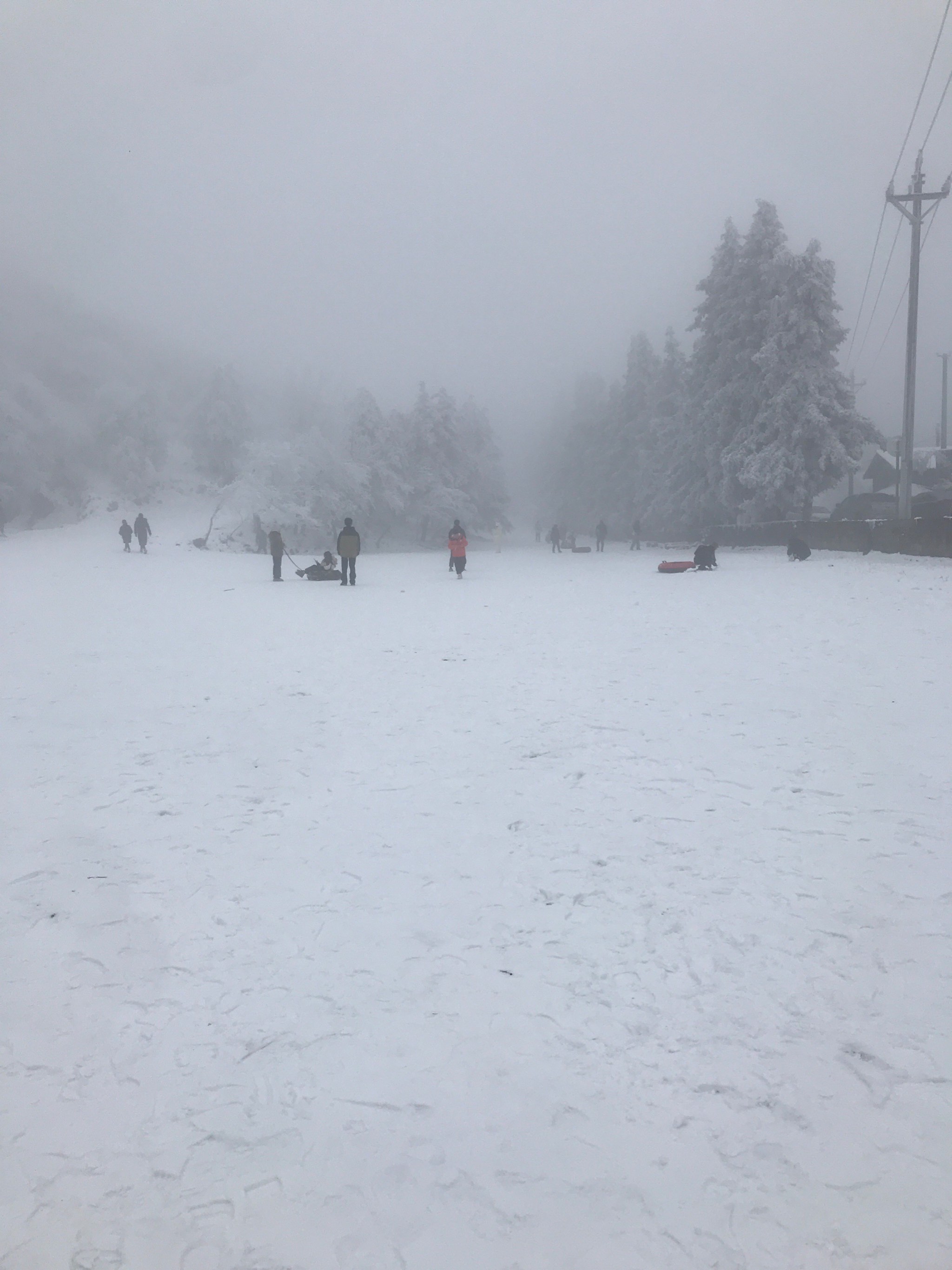 齐岳山雪景图片