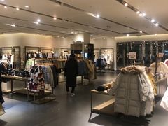 -URBAN REVIVO(济南领秀城贵和购物中心店)