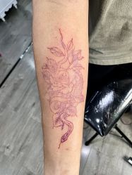 -龙之吻专业刺青·手工耳洞·纹身去色