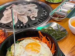 传统石锅拌饭-唯成•韩国炭火烤肉 유성고기