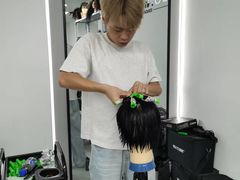 -首脑美容美发化妆美甲培训学校(长沙校区)