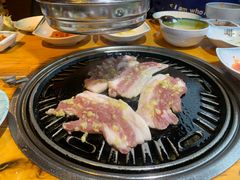 蒜香猪五花-唯成•韩国炭火烤肉 유성고기