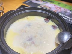 -洪氏嗨捞·广东猪肚鸡·椰子鸡火锅(西咸万象城店)